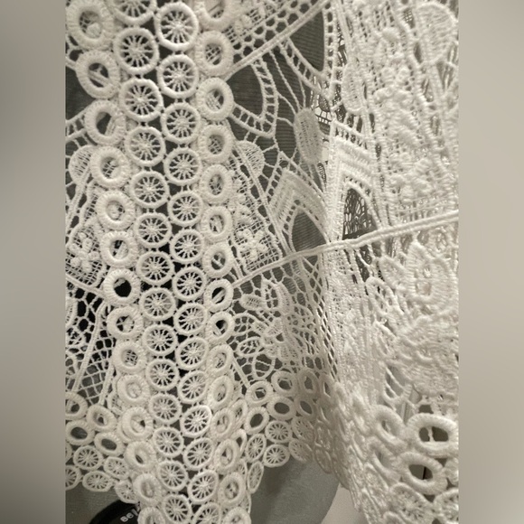 Alexis lace short sleeve, high neck blouse, handkerchief hem, white, szXS, GUC - Picture 10 of 13
